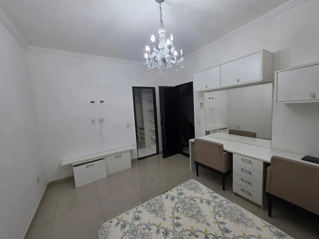 Балкон з грилем та 3 спальні: будинок 323 м² — photo 7