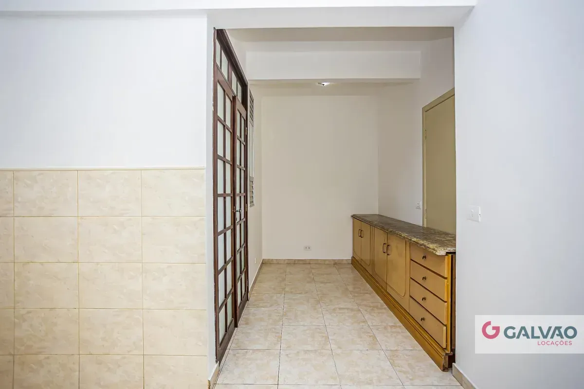 Unfurnished 3-bedroom apartment with 1 bathroom and no parking — photo 30