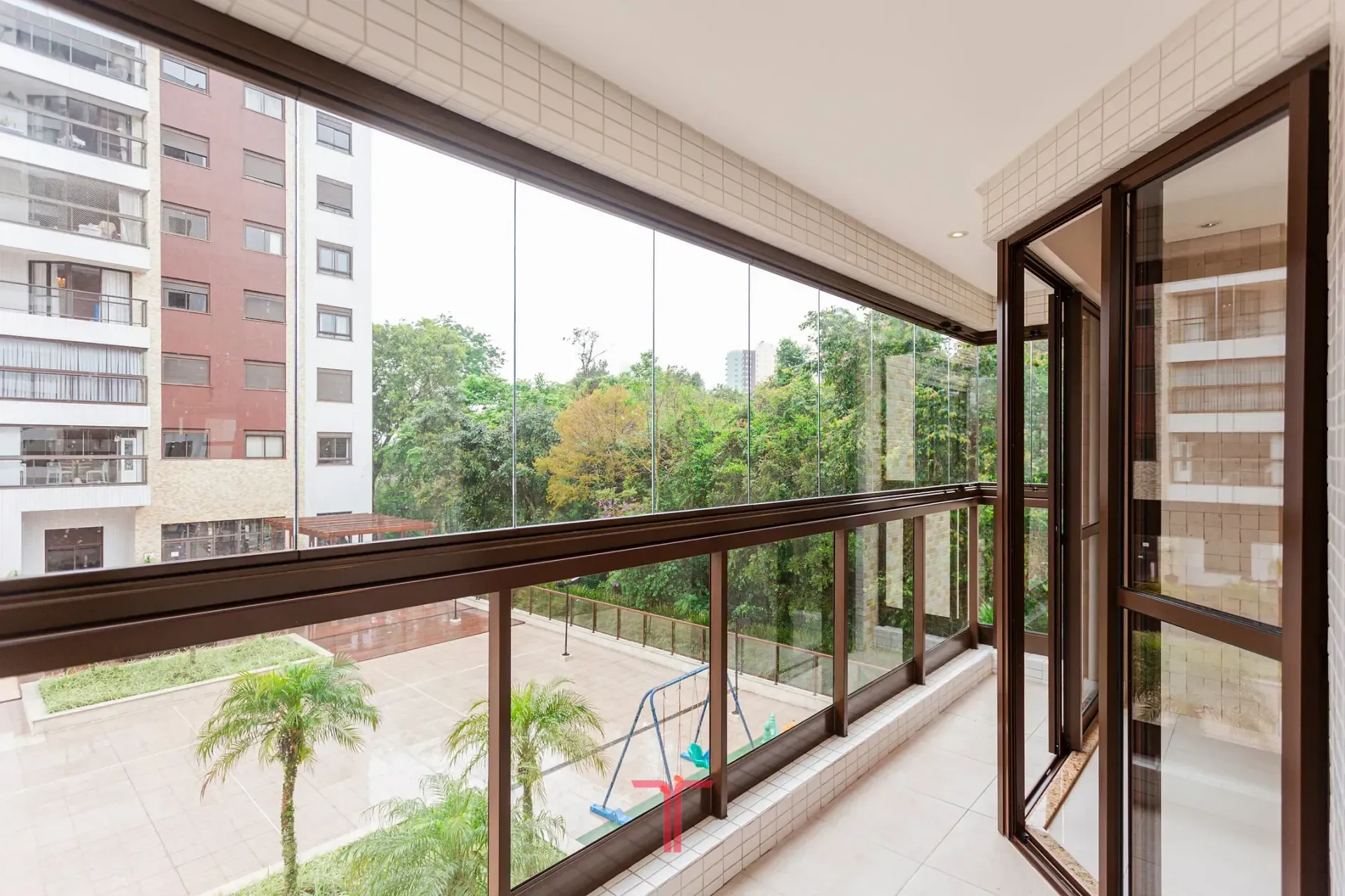 3-bedroom apartment in a building with a pool — photo 21