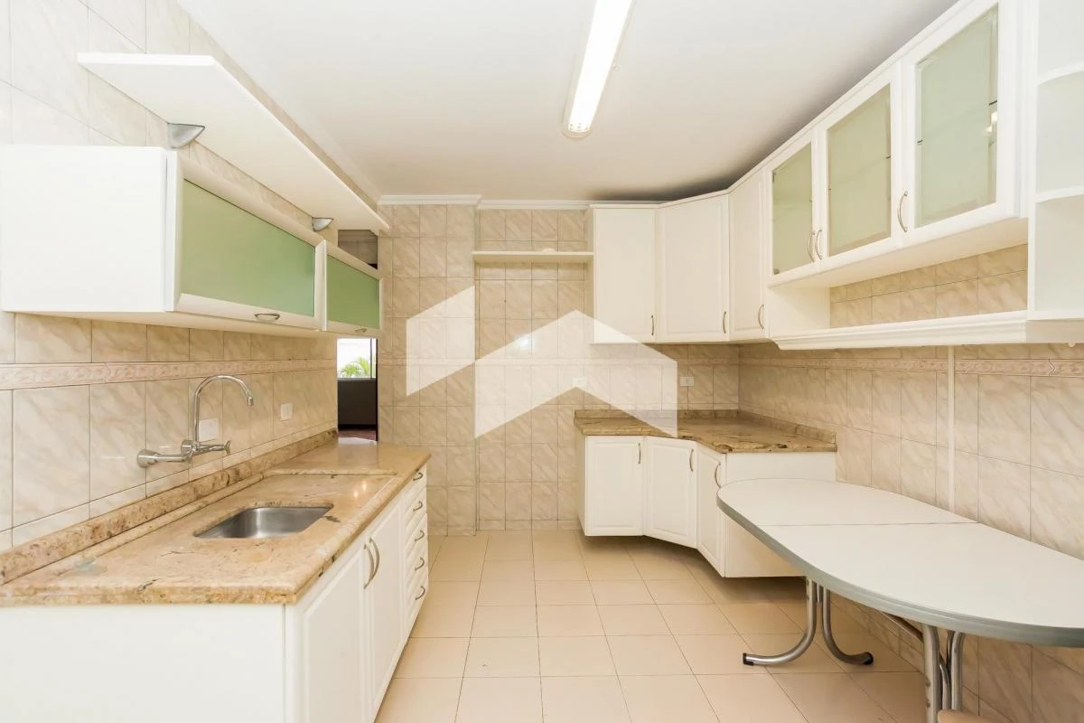 Apartment, 152 m², with wood or laminate floors — photo 8