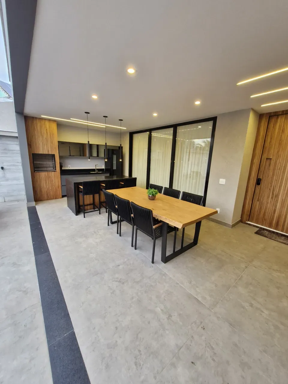 Furnished triplex house with open-plan kitchen and 490 m² — photo 6