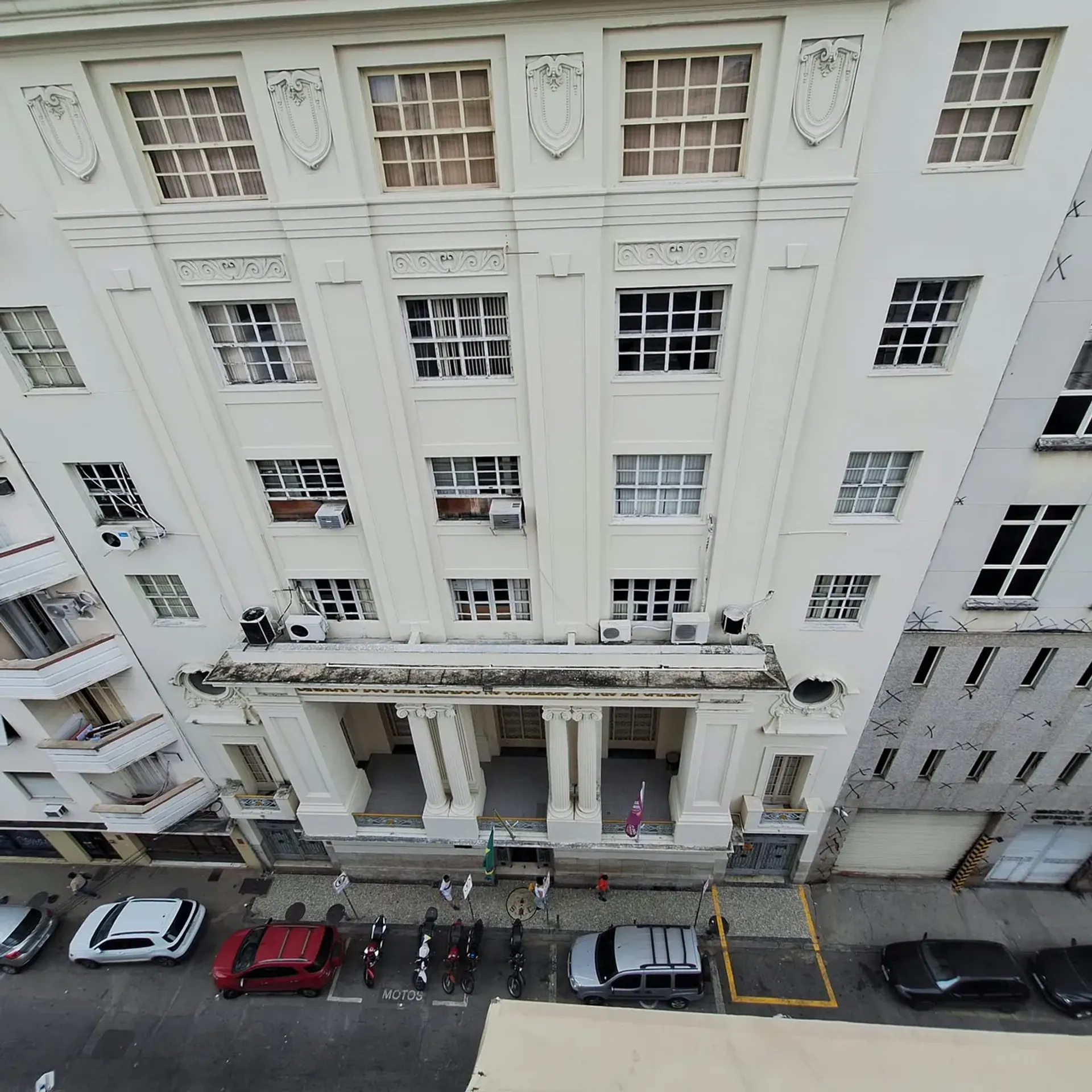 Apartment on the 6th floor with wood or laminate floors — photo 7