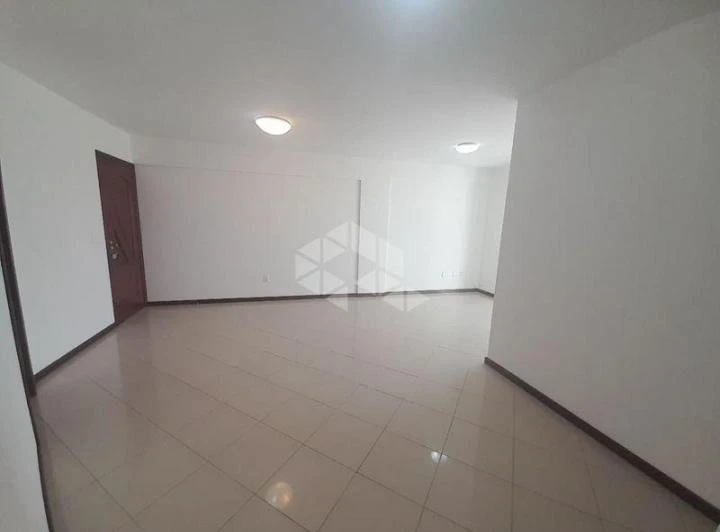 Unfurnished 3-bedroom apartment with balcony — photo 7