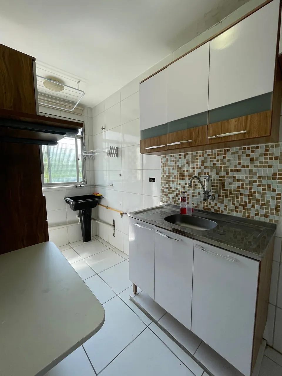 1-bedroom apartment with a gas stove and 1 bathroom — photo 2