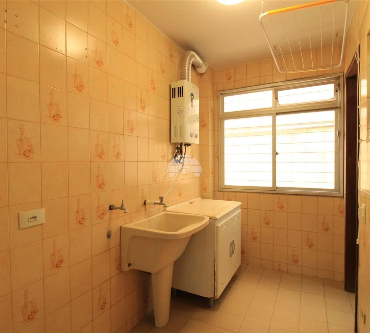 2-bedroom apartment with a washing machine in Curitiba — photo 4
