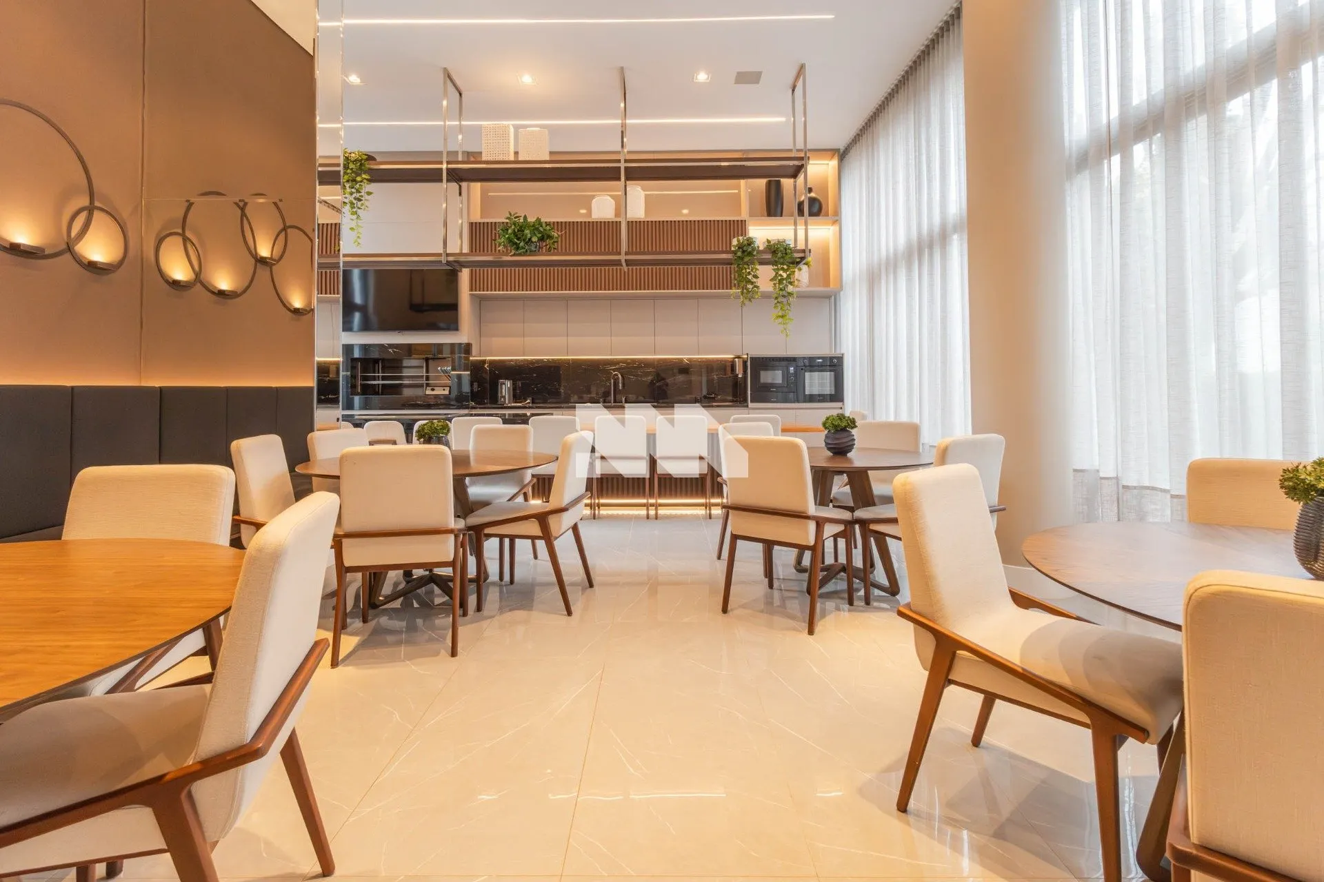 For rent apartment with 3 en-suites and private garden