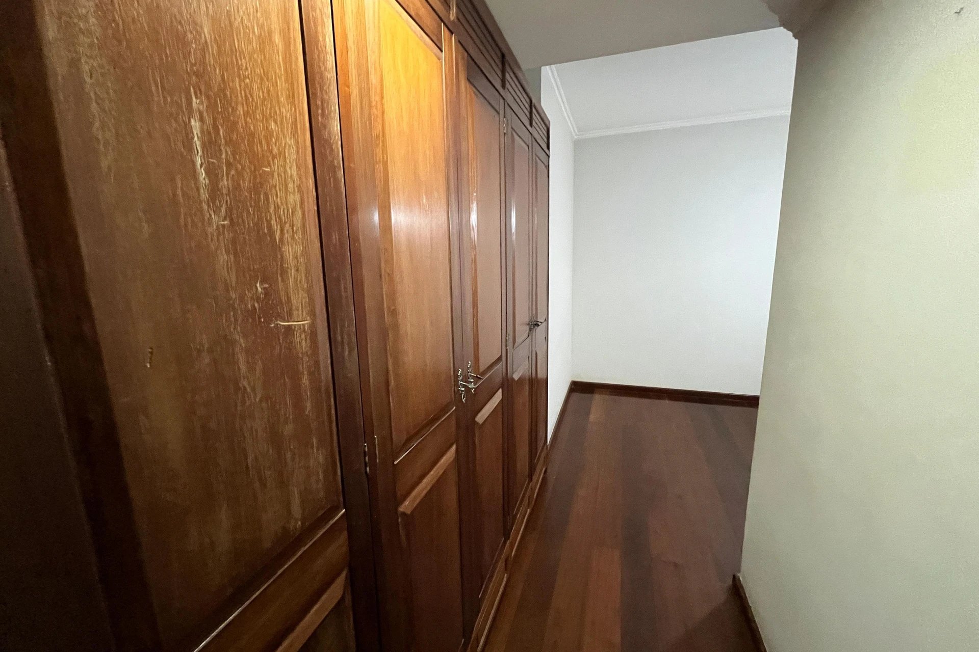 Будинок із 3 спальнями та дерев'яною підлогою або ламінатом — photo 7