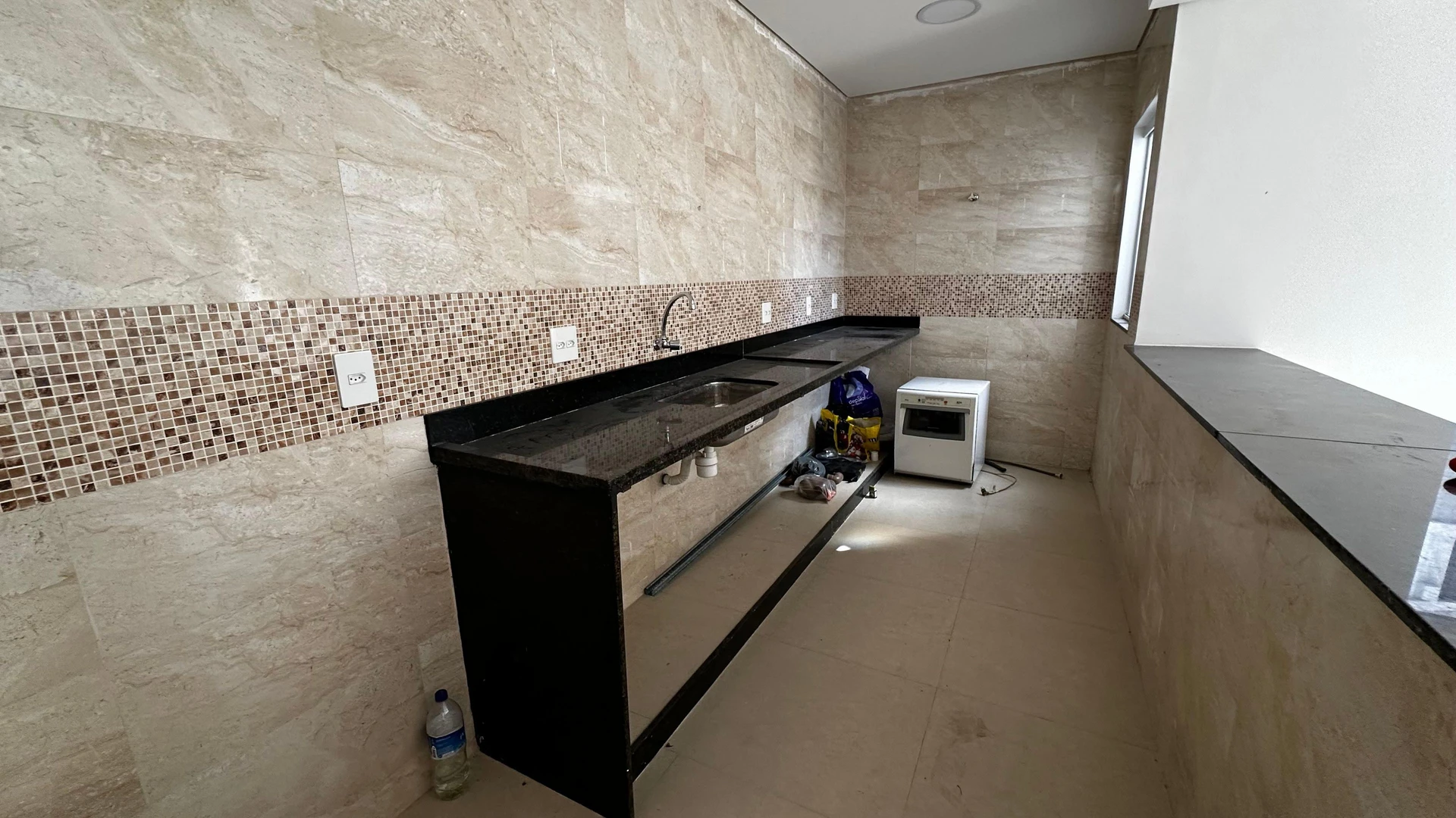 Casa com 4 quartos e 3 suítes, 2 vagas de garagem — photo 58