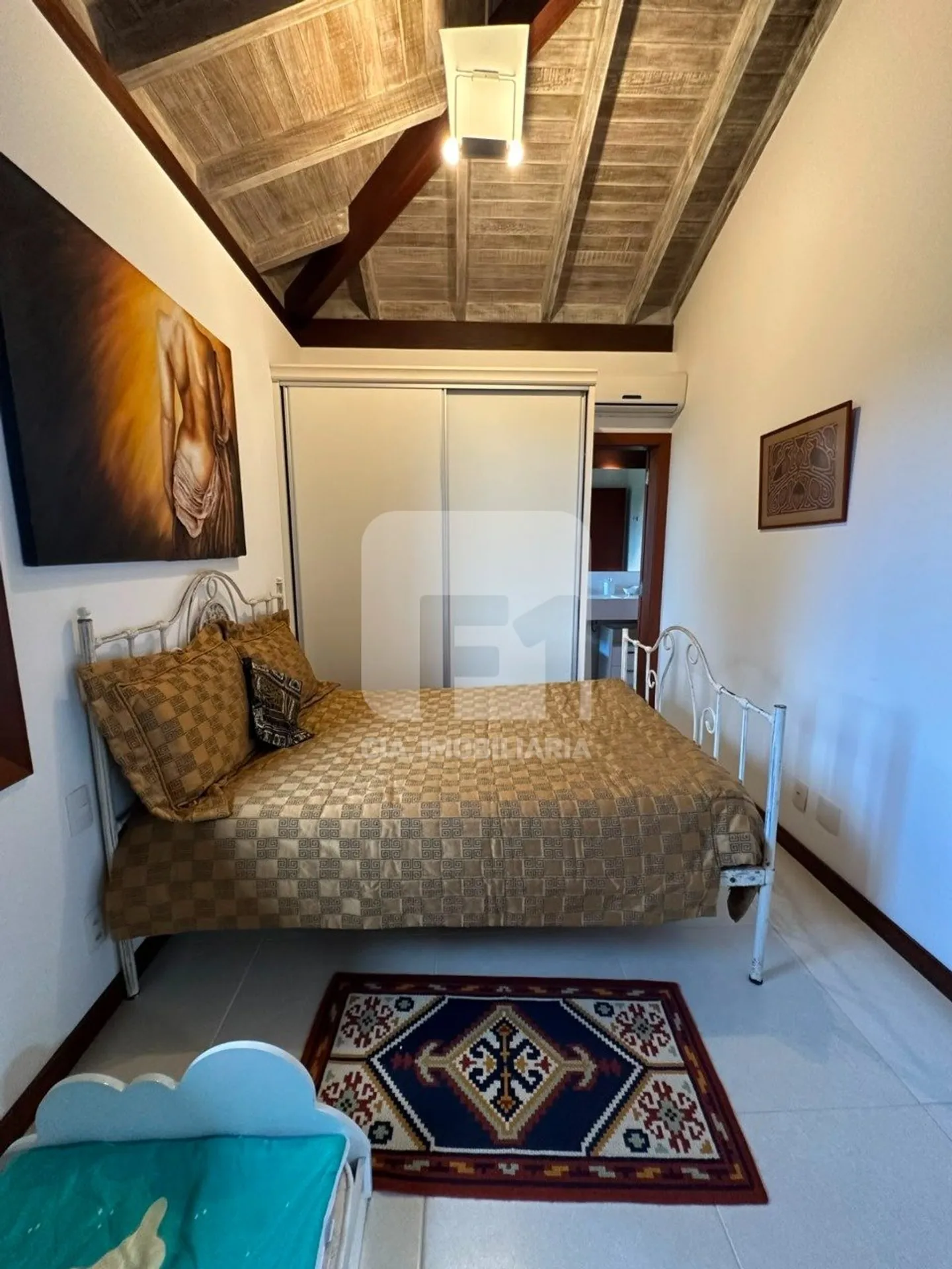 Furnished house with 6 bedrooms and 650 m² total — photo 55