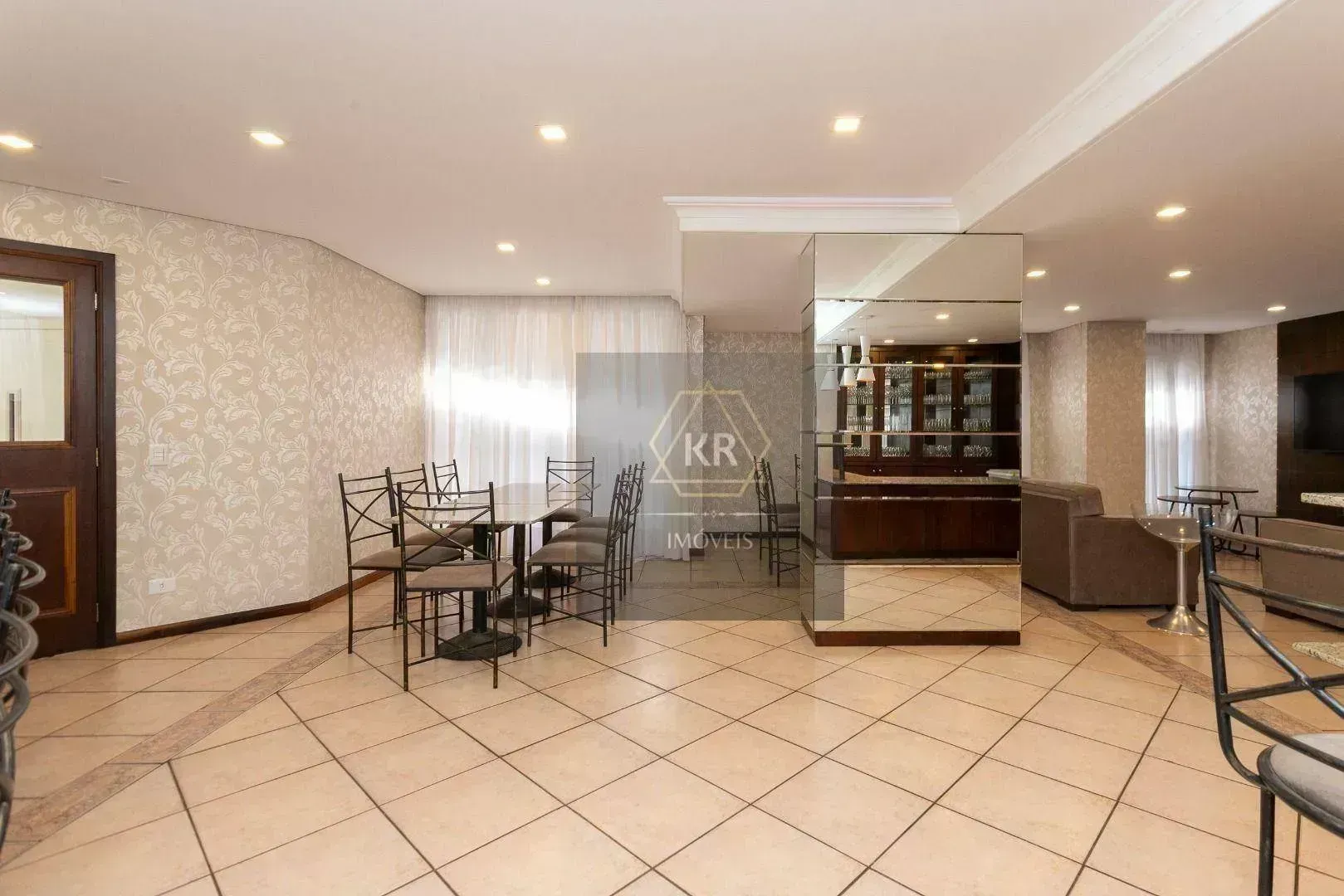 Furnished 272 m² apartment with 3 en-suites and 4 parking — photo 92