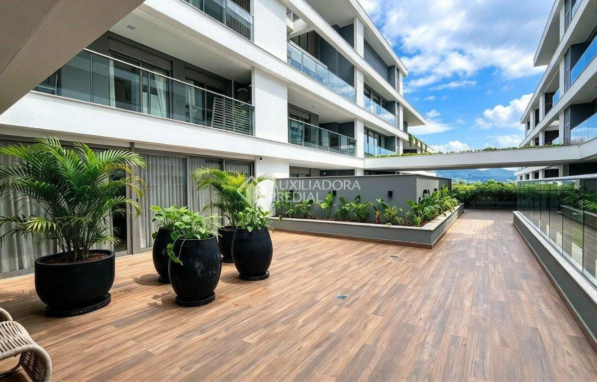 Apartment, 92 m², with floor-to-ceiling windows — photo 33