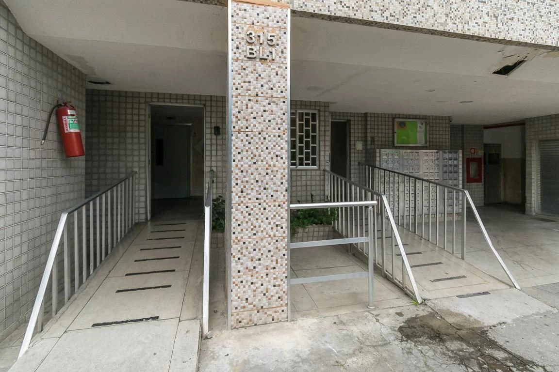 2-bedroom apartment with a mountain view in Rio de Janeiro — photo 40