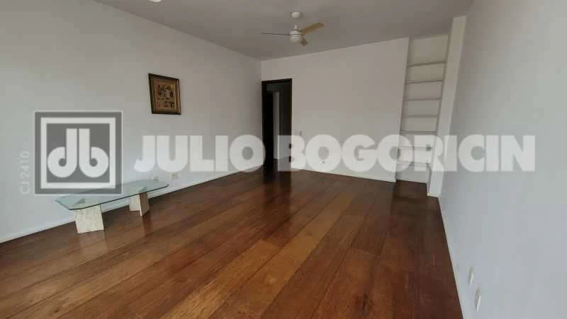 3-bedroom apartment with a suite and a balcony — photo 10