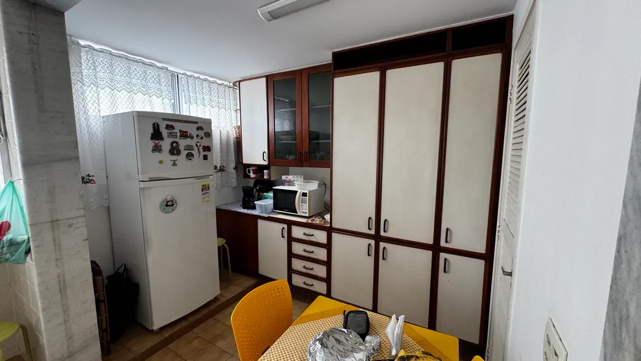 Furnished apartment, 88 m², with a glass-enclosed balcony — photo 2