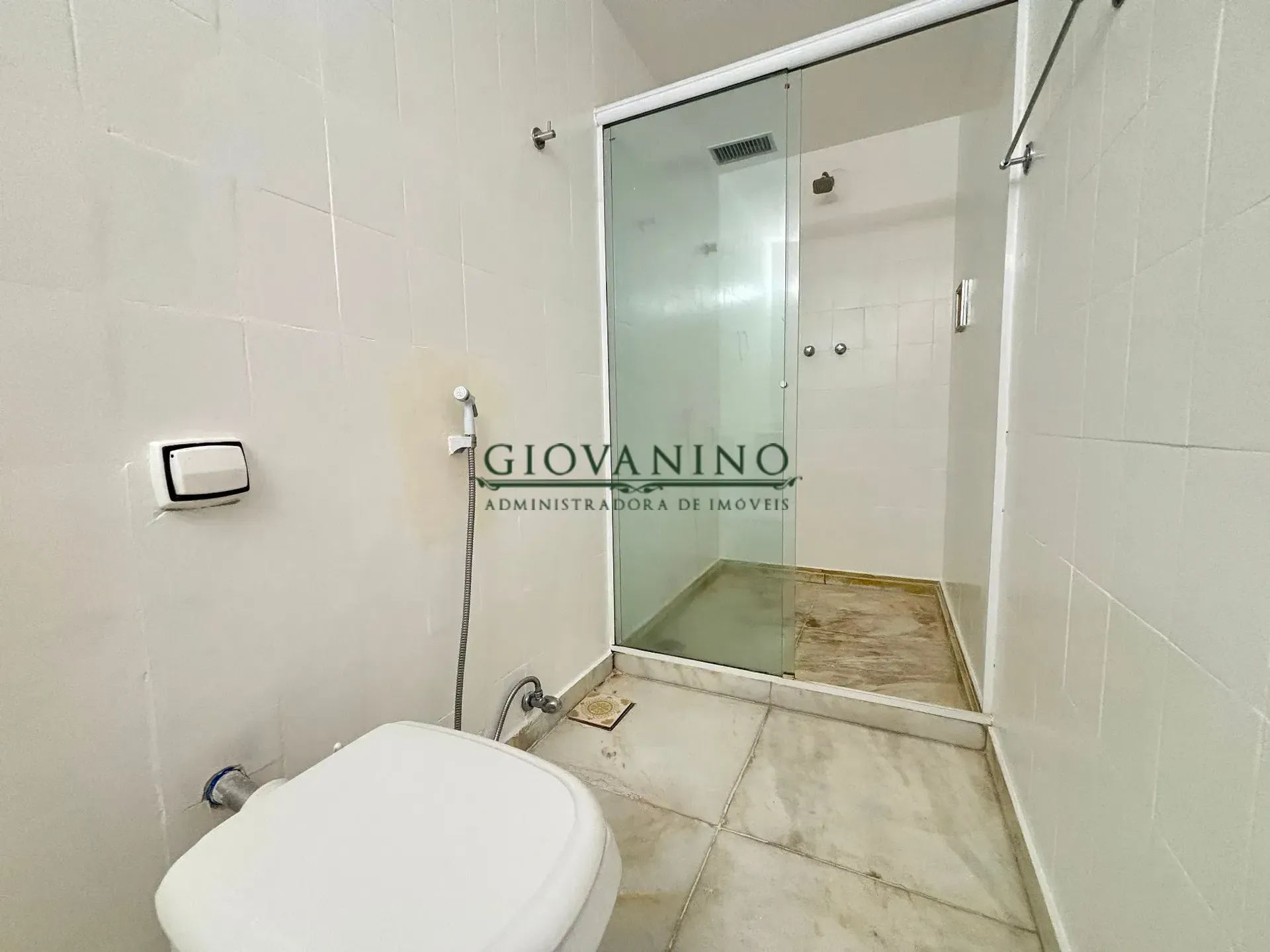 Apartamento de 4 quartos com piso de madeira ou laminado — photo 21