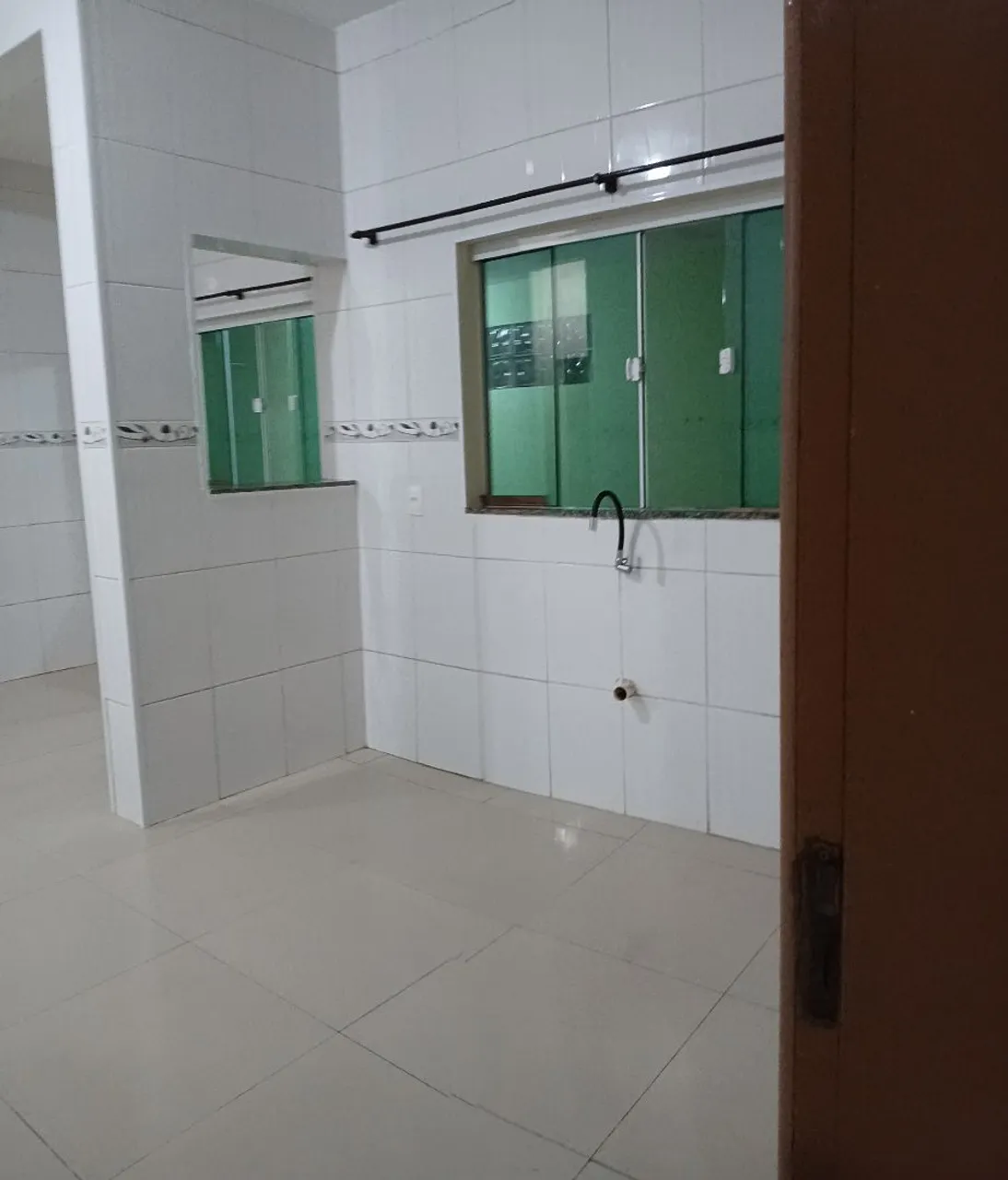 375 m² house with a dishwasher and a water view — photo 2