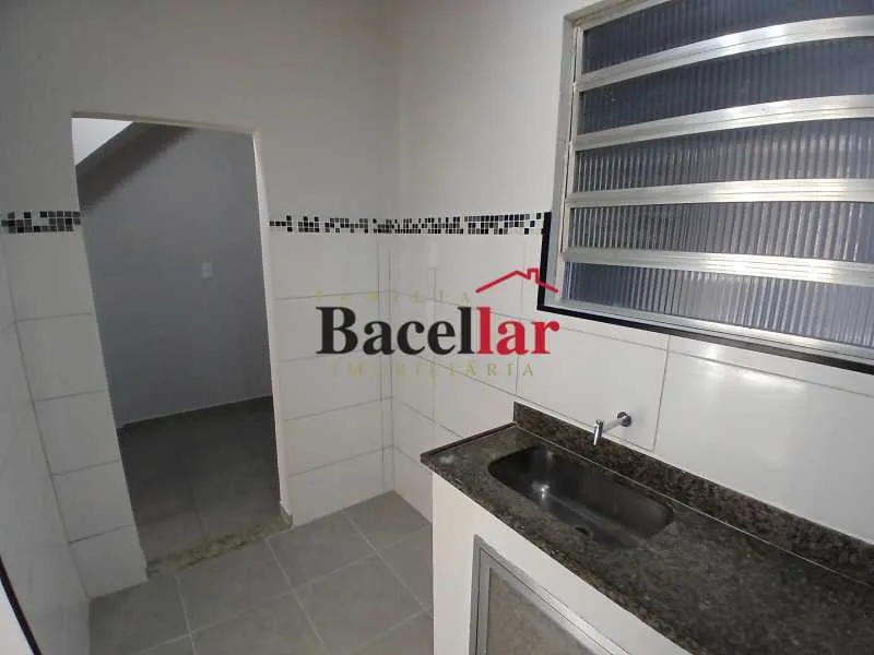 Rental apartment with 2 bedrooms and glass shower enclosure — photo 14