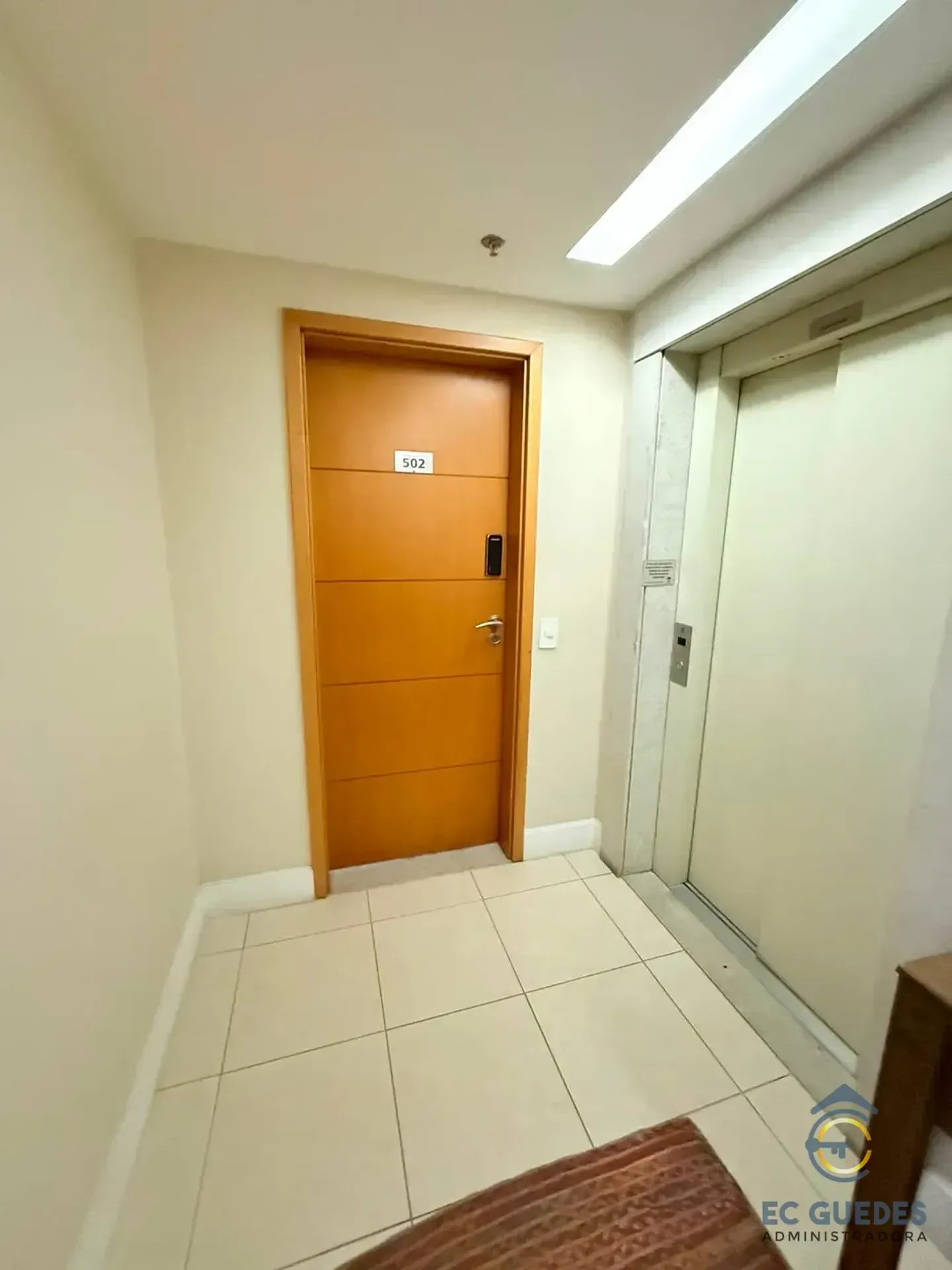 Furnished 3-bedroom apartment with glassed balcony — photo 3
