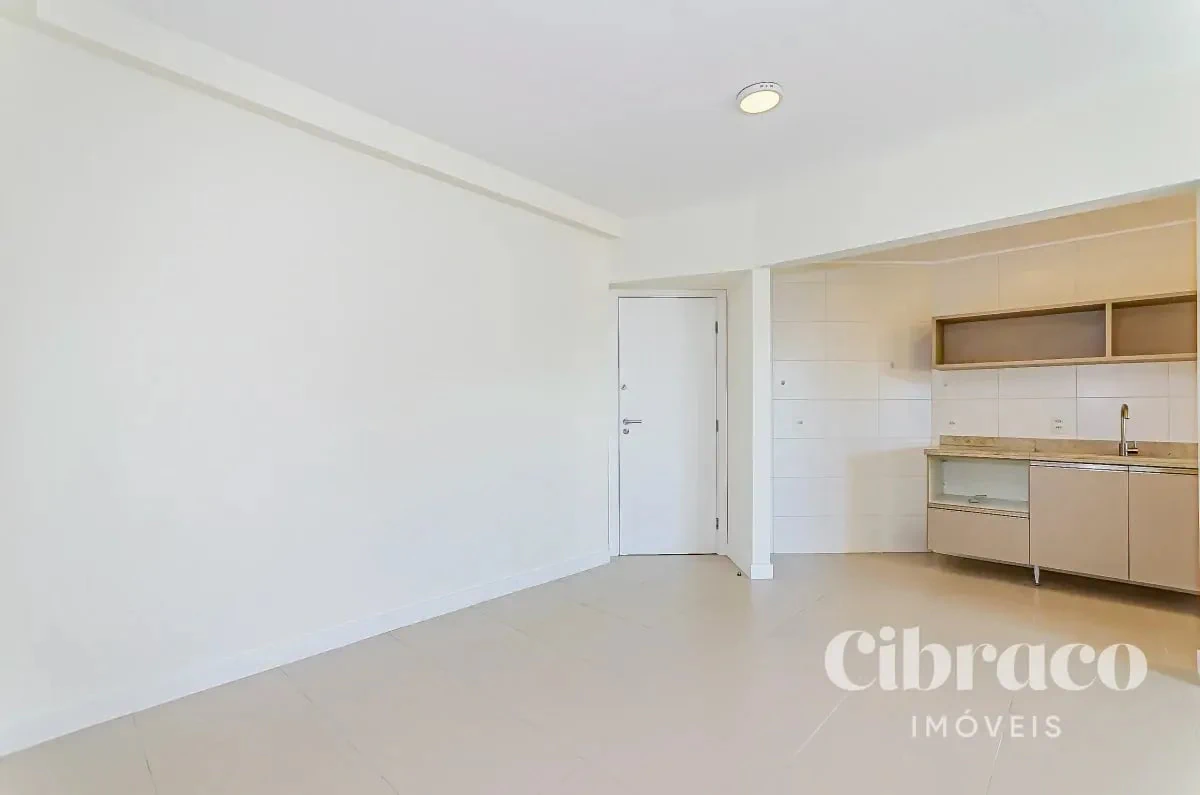 Balcony with a grill in a 2-bedroom apartment, 71 m² — photo 22