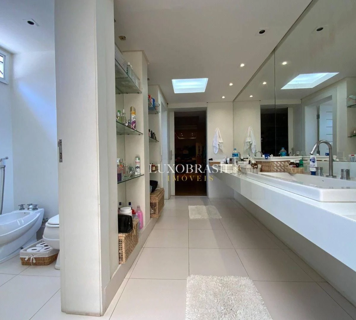 Apartment with 4 suites and access to shared pool — photo 36