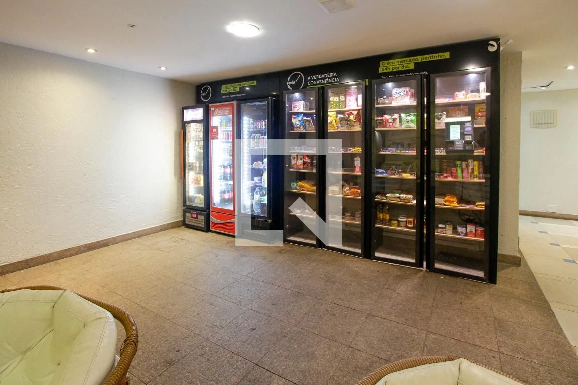 Walk-in closet in a 3-bedroom apartment, 200 m² — photo 65