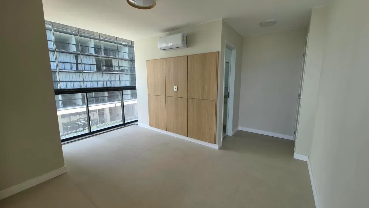 3-bedroom apartment with floor-to-ceiling windows — photo 9