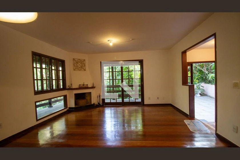 Casa com 4 quartos e churrasqueira na varanda — photo 17