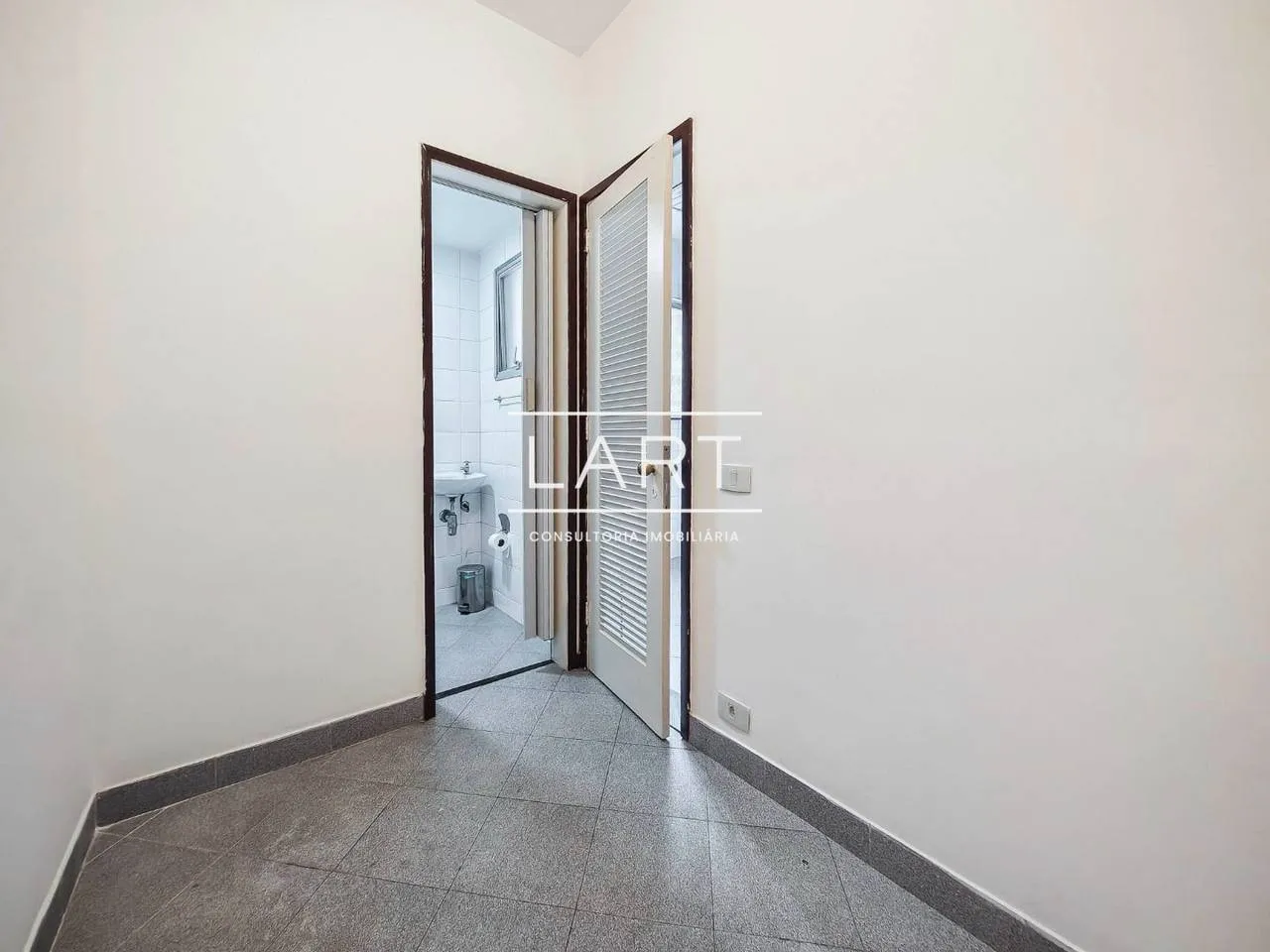 Apartment on the 8th floor with a water view — photo 22