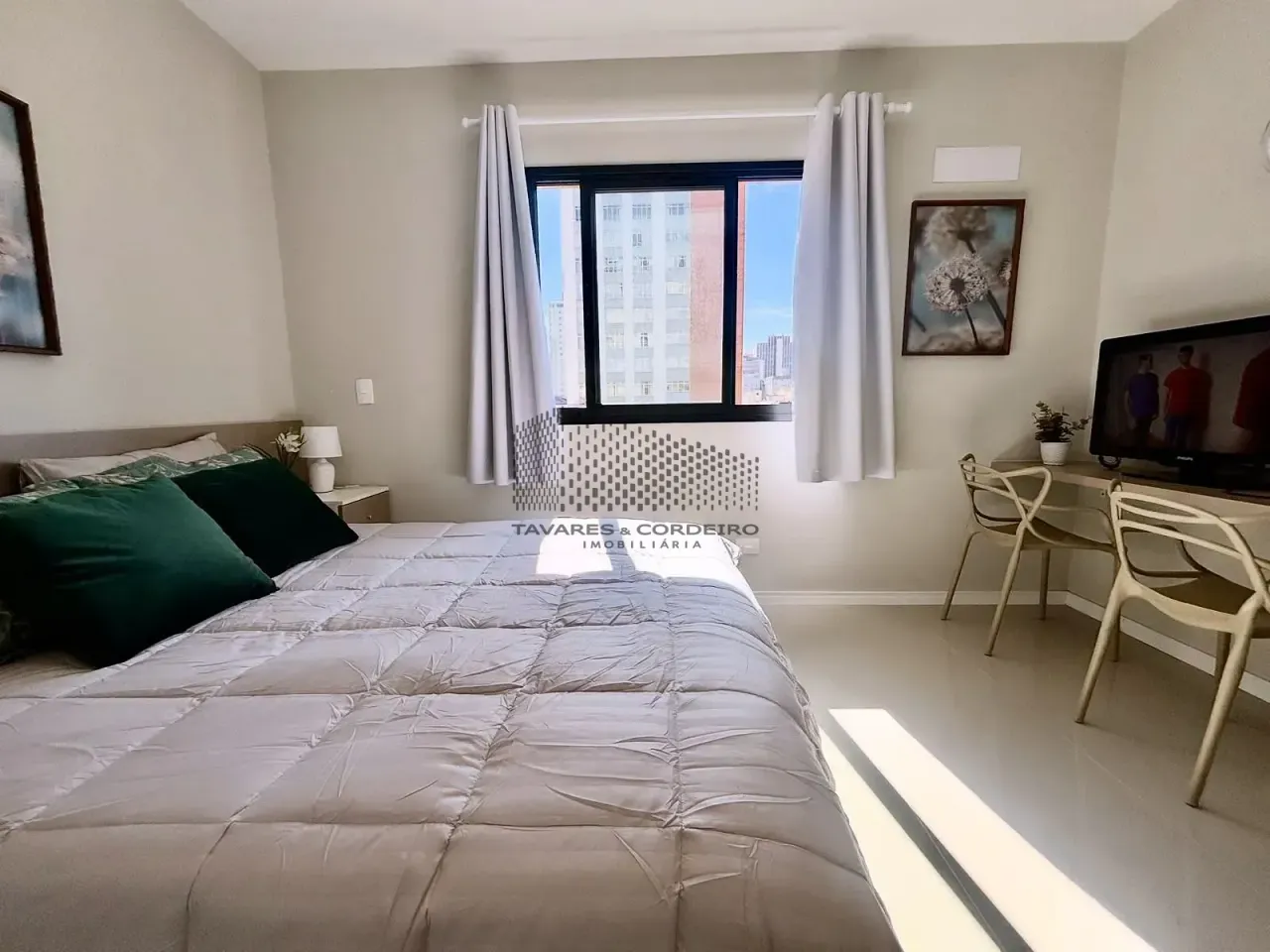 Furnished studio with separate kitchen and desk corner — photo 4