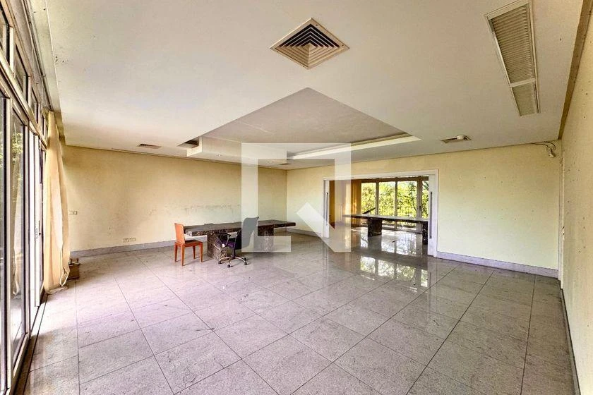 Застеклённый балкон и 3 спальни: дом 861 м² — photo 9