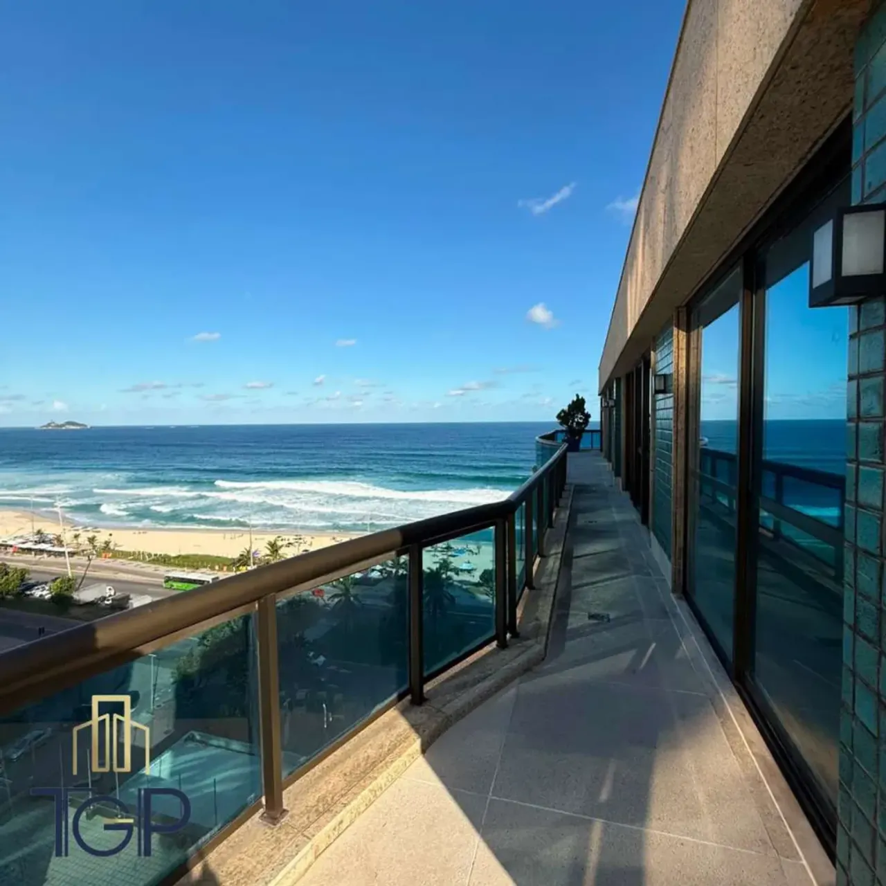 779 m² apartment with water view and 5 parking — photo 8