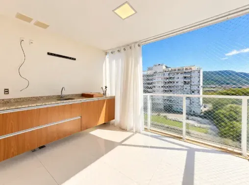 Balcony with a grill in a 3-bedroom apartment, 89 m² — photo 8