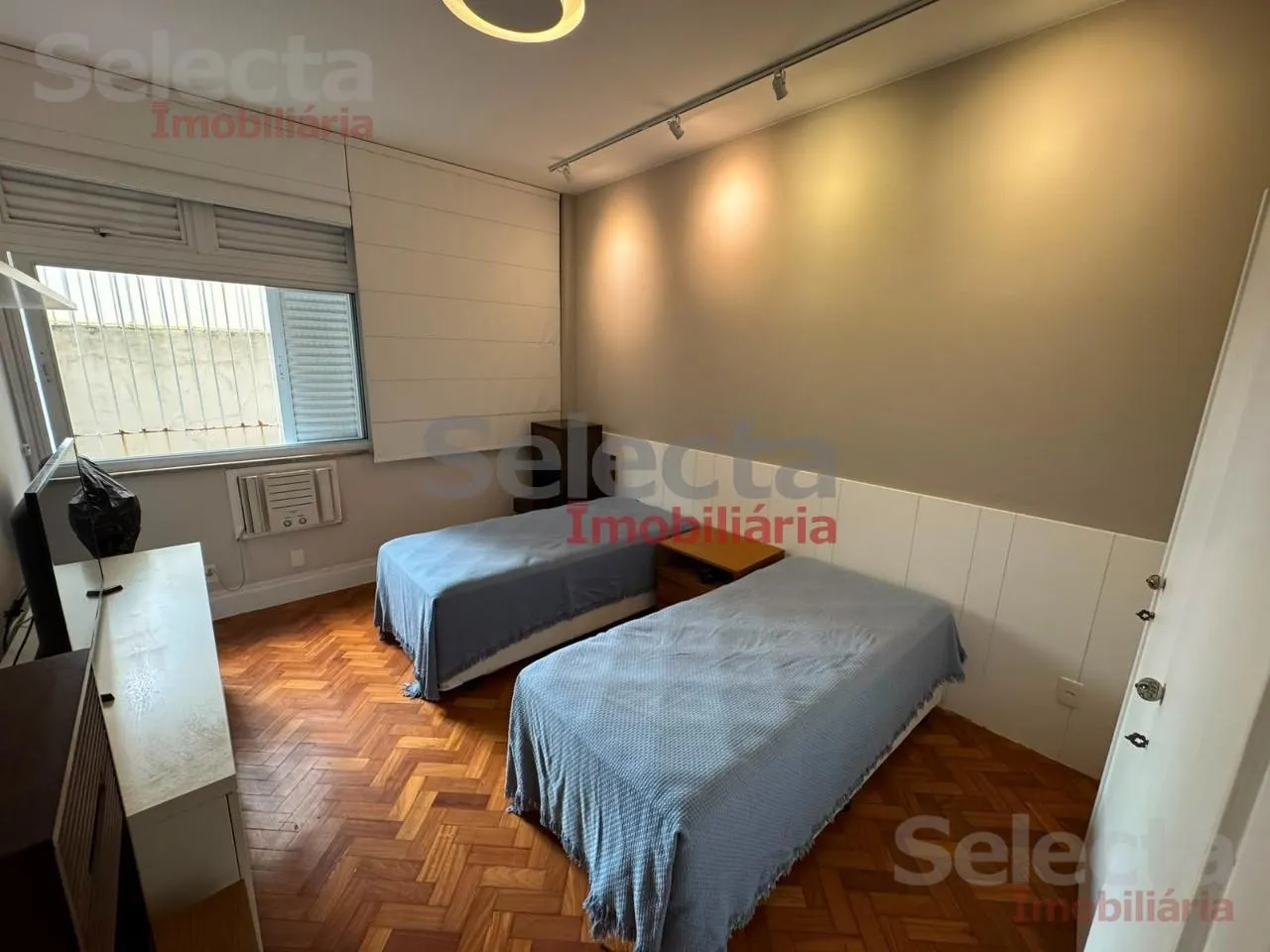 Furnished apartment with 4 bedrooms and a work desk — photo 11