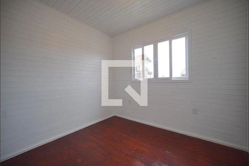House, 24 m², with wood or laminate floors — photo 3