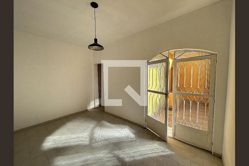 Balcony with a grill in a one-bedroom house, 62 m² — photo 20