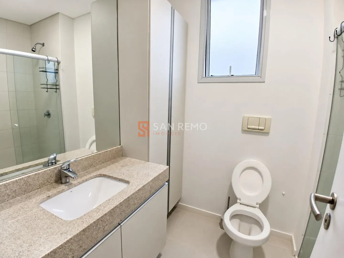 Glass-enclosed balcony in a 3-bedroom apartment, 120 m² — photo 28