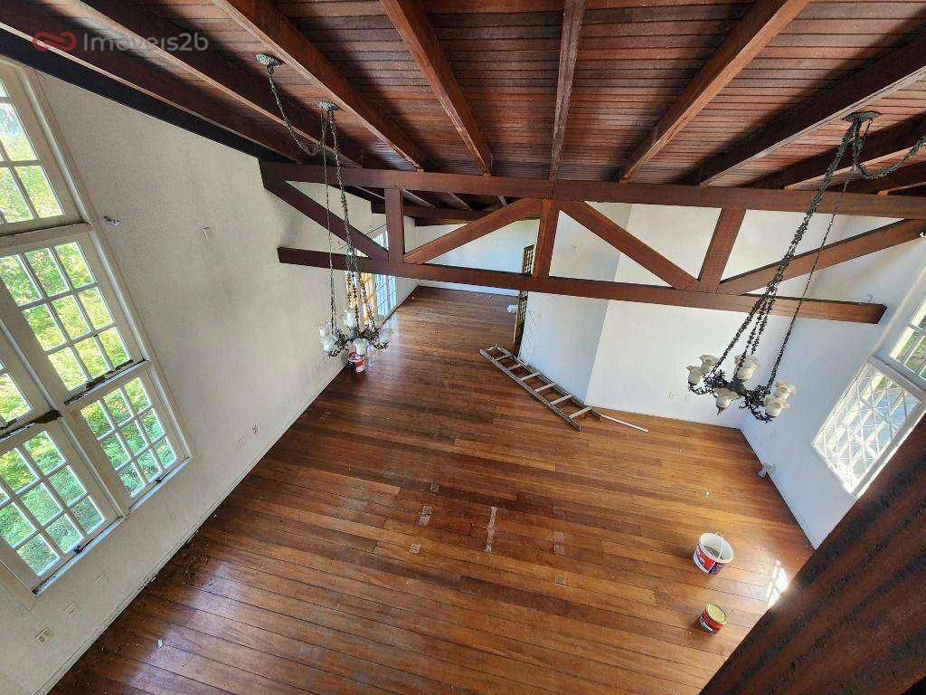 House with 5 bedrooms and shared pool area — photo 2