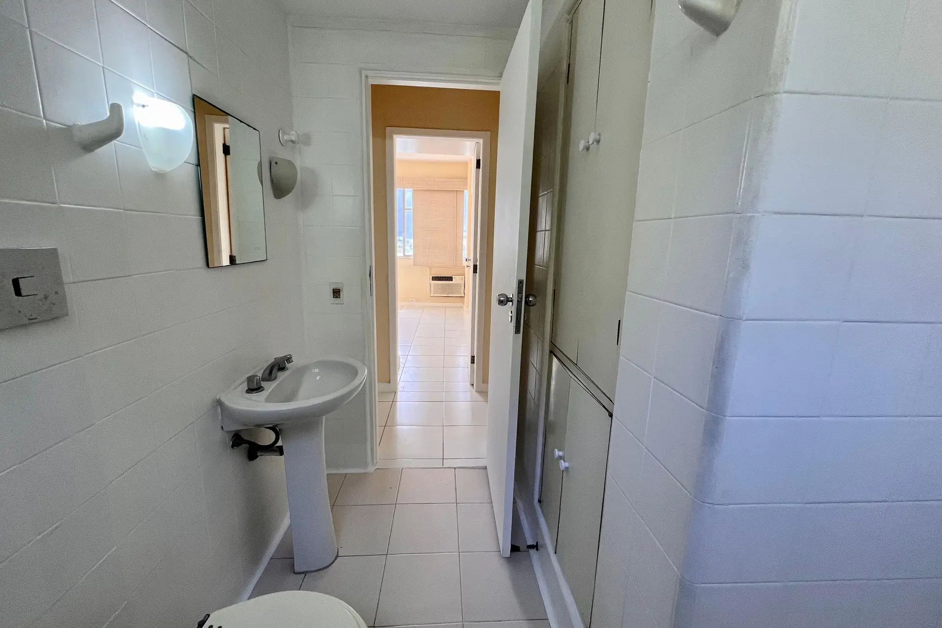 Unfurnished 2-bedroom rental apartment with 2 baths — photo 37