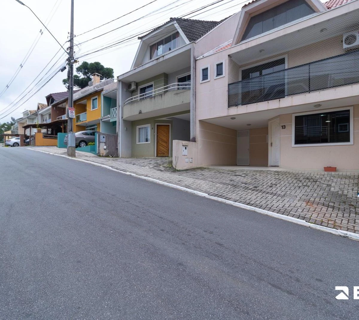 Balcony with a grill in a 3-bedroom house, 118 m² — photo 41