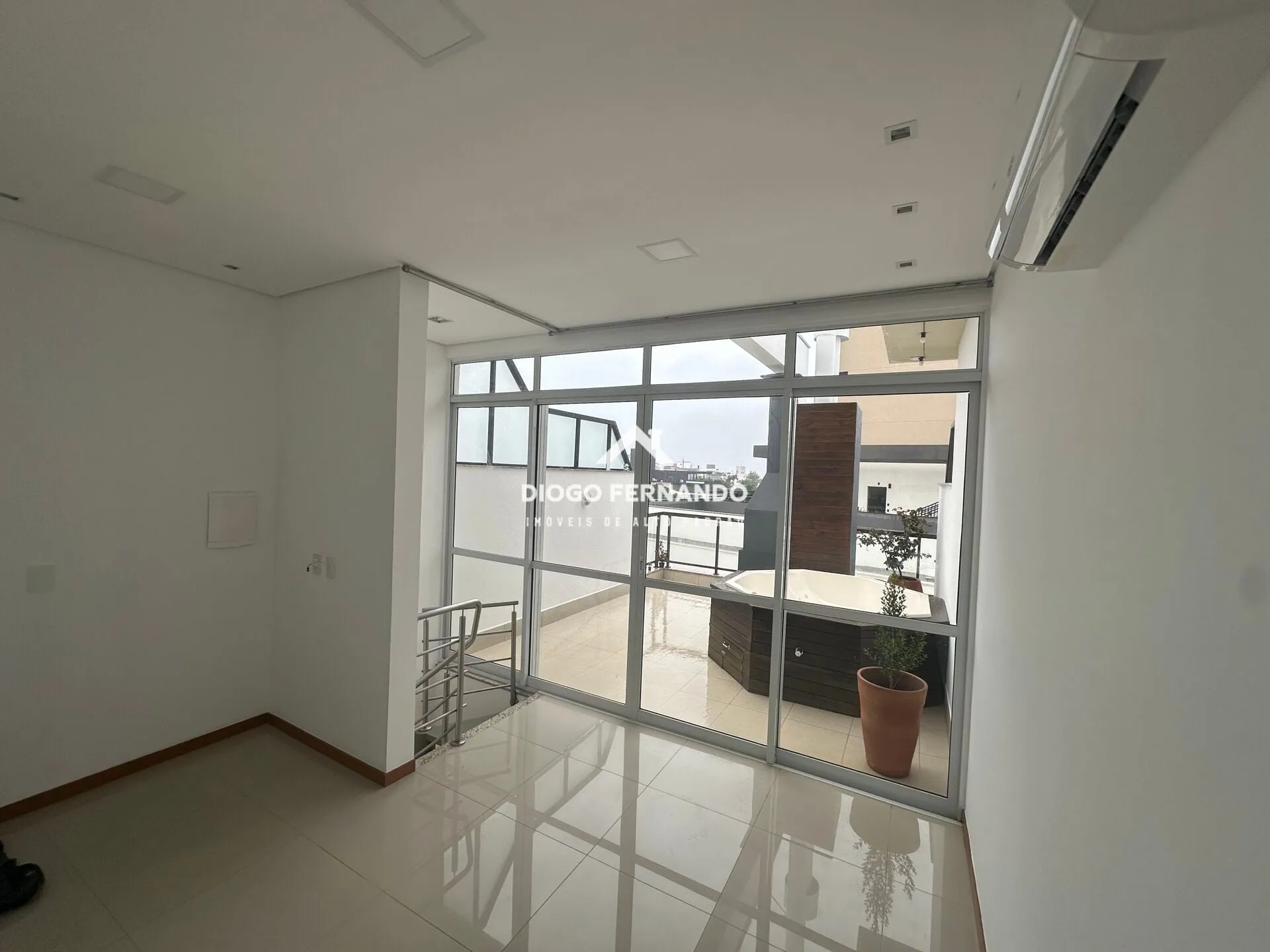 2-bedroom apartment with a glass-enclosed balcony — photo 12