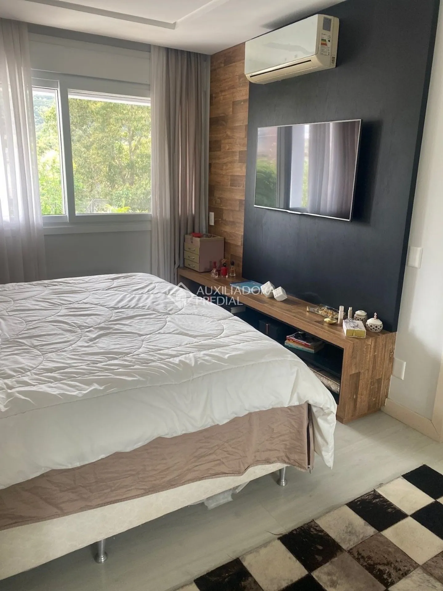 Furnished 250 m² house with 3 bedrooms and 5 bathrooms — photo 3