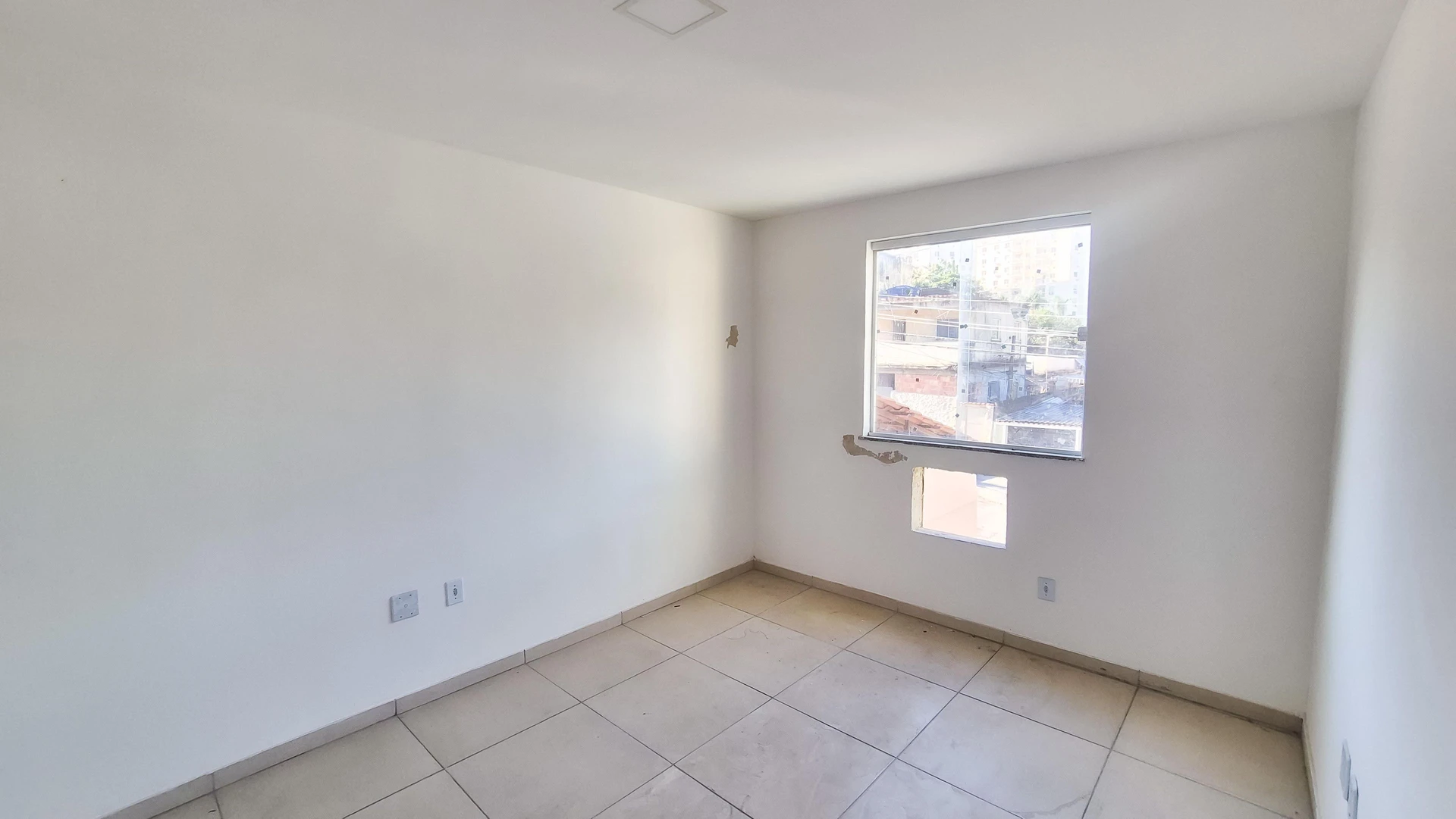 Apartamento com 2 quartos e box de vidro no banheiro — photo 32
