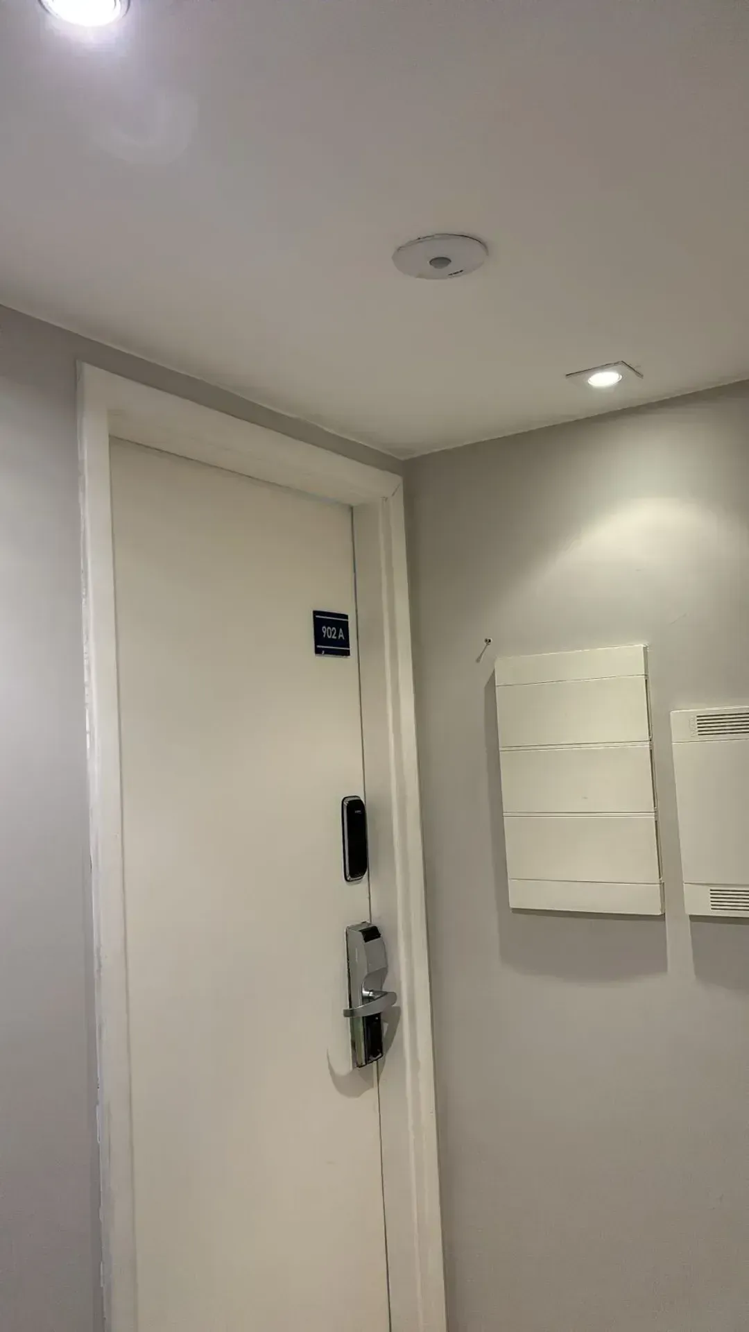 Apartamento com 2 quartos e varanda fechada de vidro — photo 29