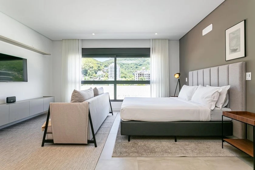 Furnished 1-bedroom apartment with a balcony — photo 3