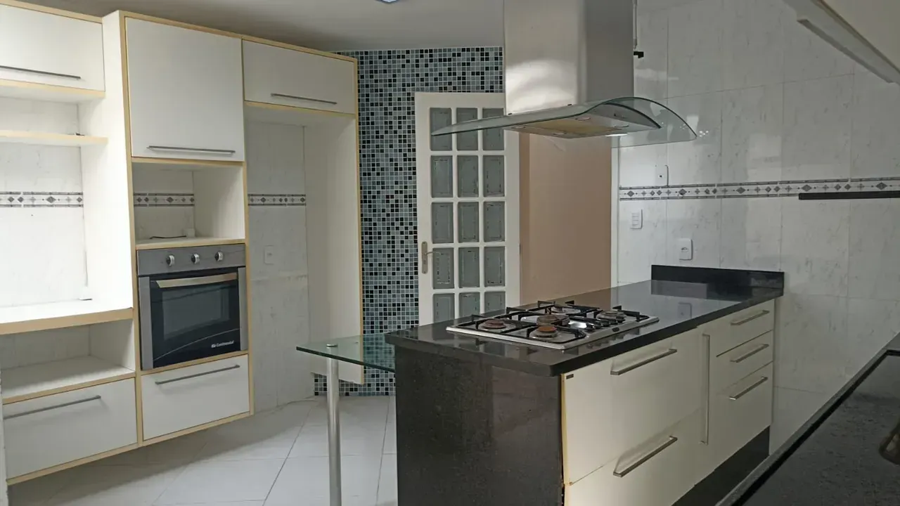 Casa com 4 quartos e 4 banheiros e cozinha a gás — photo 16