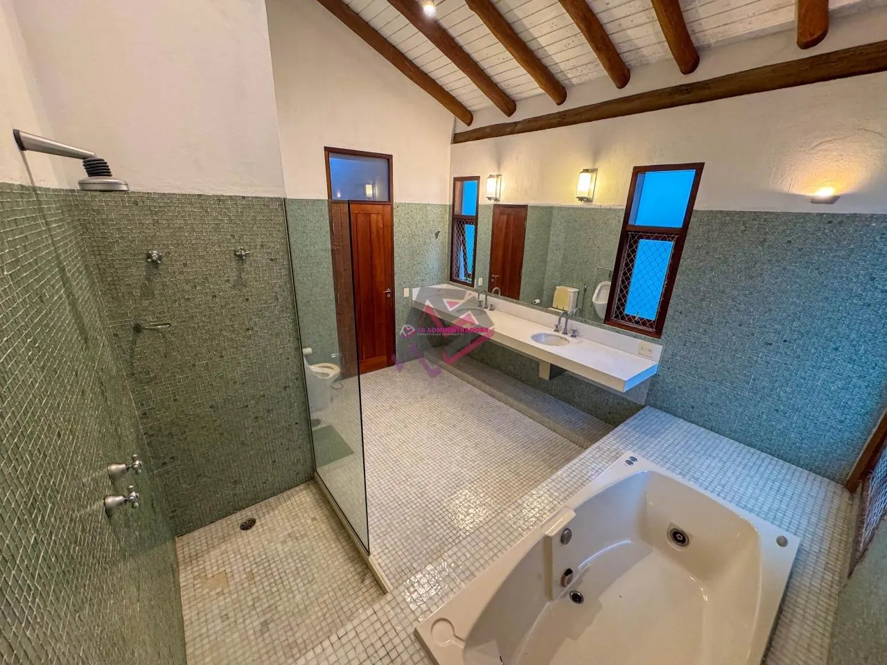 600 m² house with 4 bedrooms and a closed kitchen — photo 12