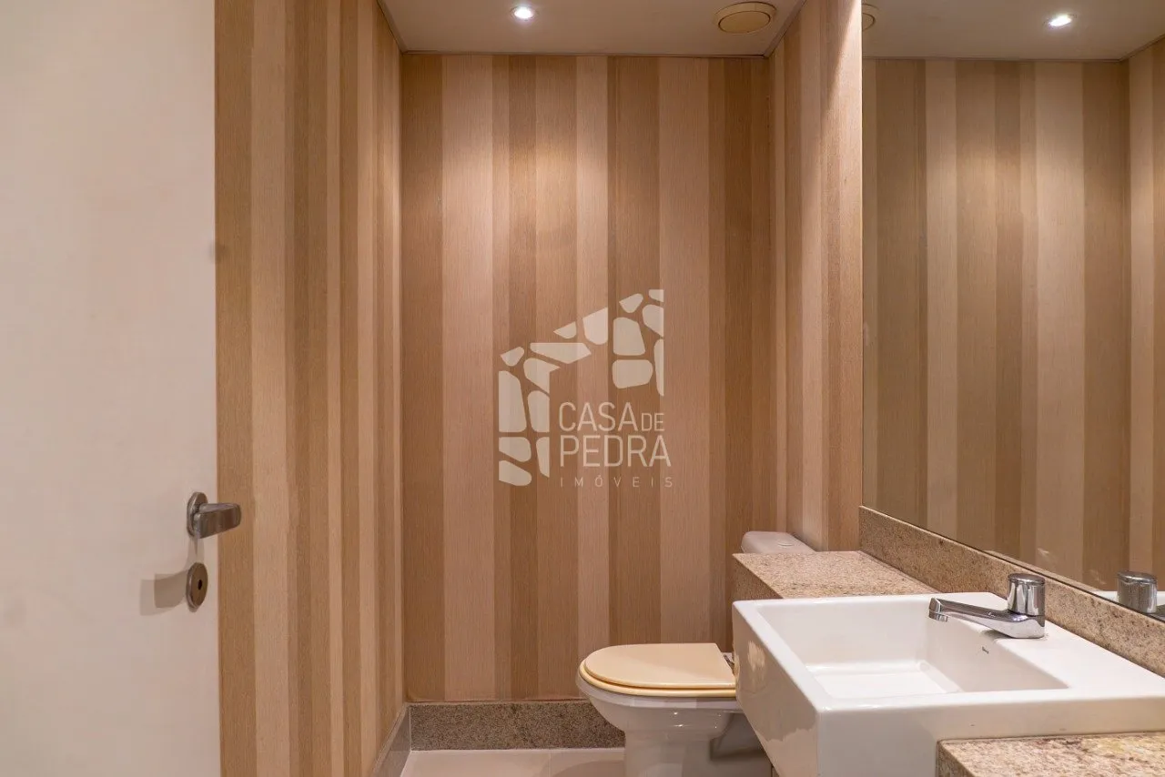 4-bedroom apartment with enclosed glass balcony — photo 55