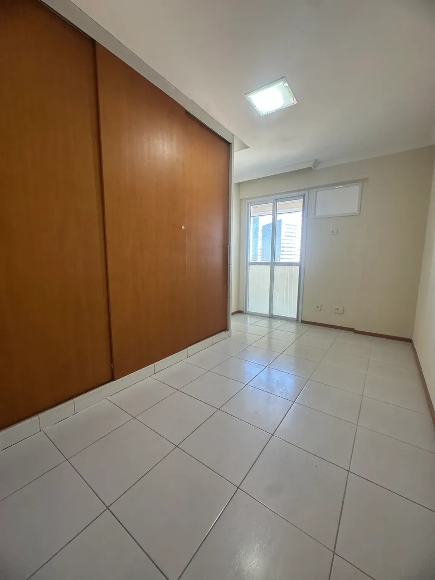 Furnished 3-bedroom apartment with 3 bathrooms — photo 11