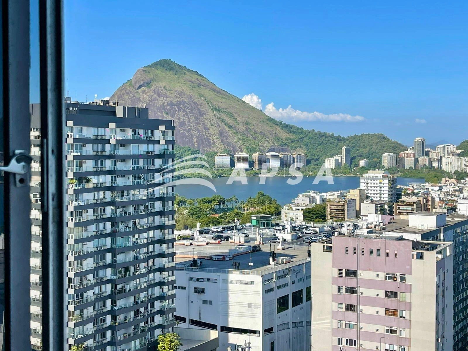 One-bedroom apartment with a water view — photo 9