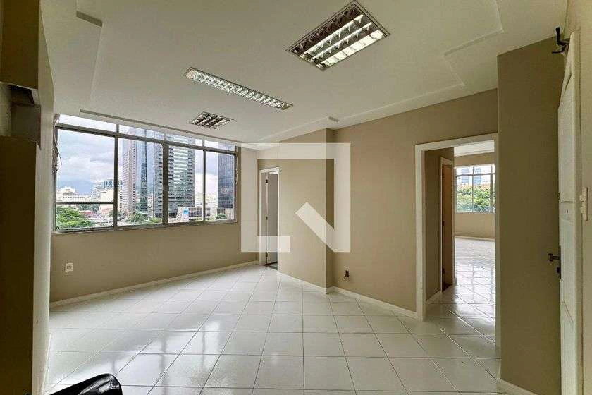 Apartamento de 2 quartos com cozinha separada — photo 18